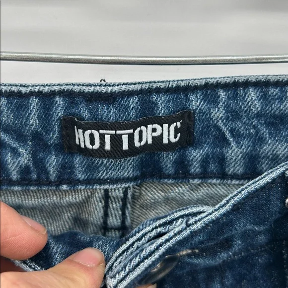 Hot Topic Women’s Blue Jeans Star Patch Wide Leg Jeans distressed Size 1 - Picture 2 of 14